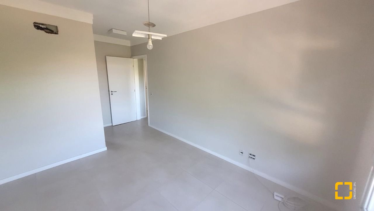 Apartamento com 94m², 4 quartos (sendo 1 suíte), 2 garagens, no bairro Capoeiras em Florianópolis