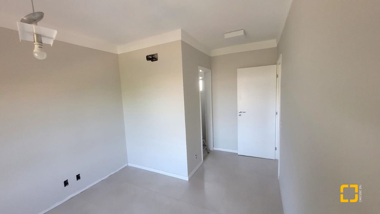 Apartamento com 94m², 4 quartos (sendo 1 suíte), 2 garagens, no bairro Capoeiras em Florianópolis