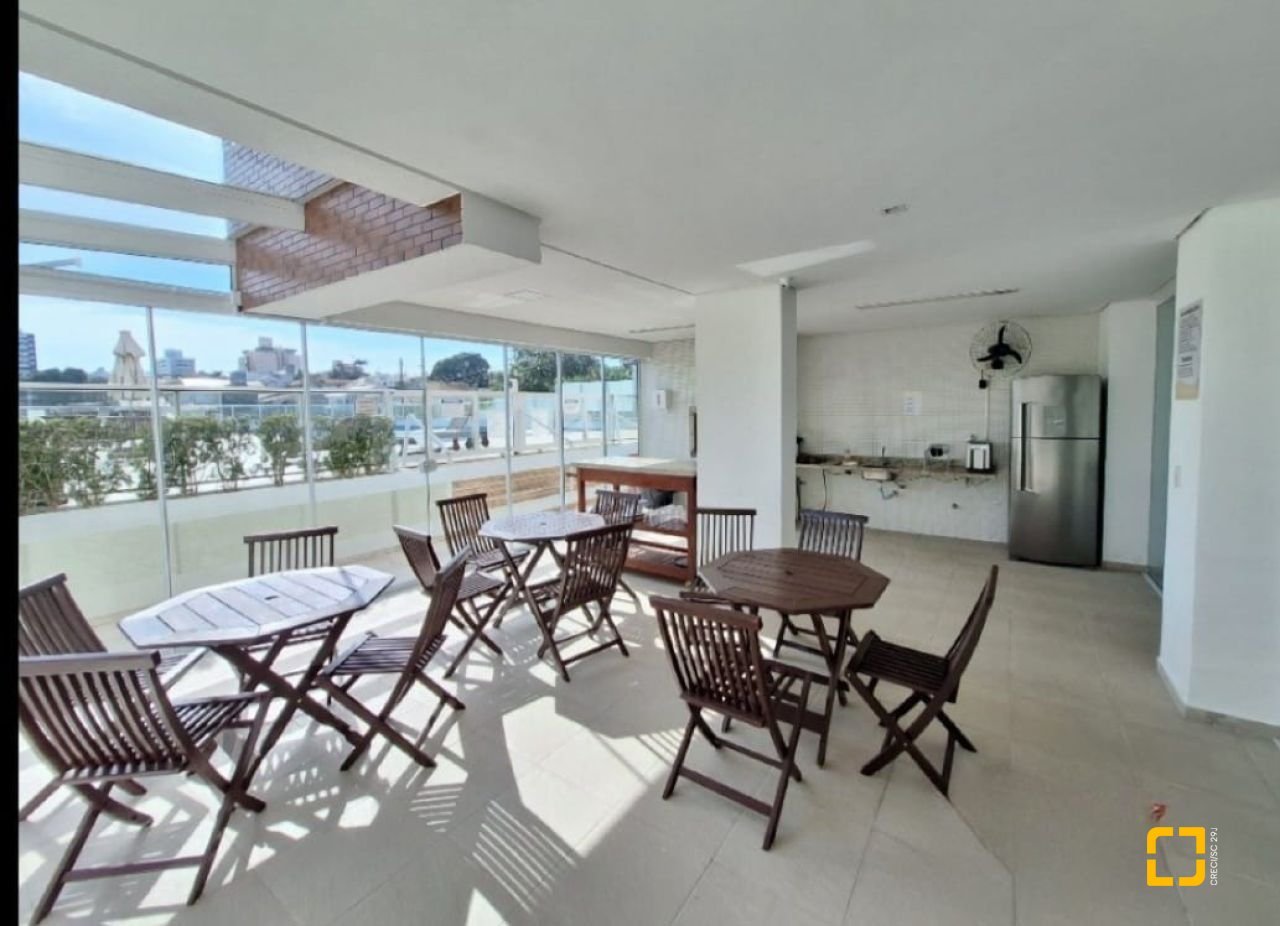 Apartamento com 94m², 4 quartos (sendo 1 suíte), 2 garagens, no bairro Capoeiras em Florianópolis