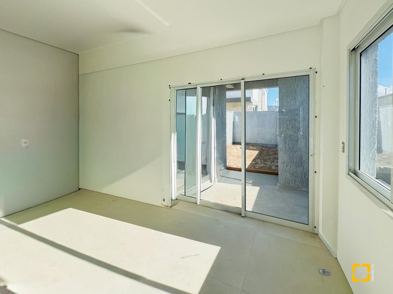 Casa com 170m², 4 quartos (sendo 1 suíte), 2 garagens, no bairro Campeche em Florianópolis