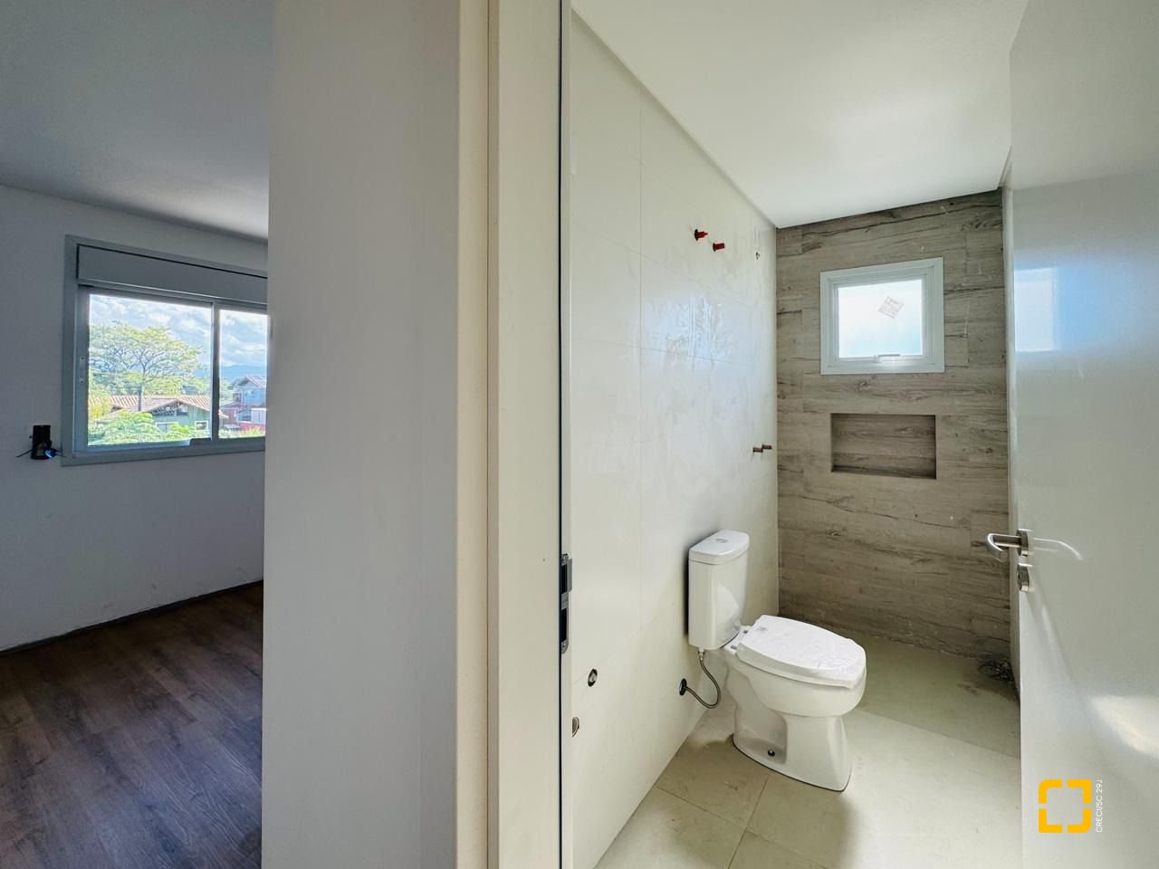 Casa com 170m², 4 quartos (sendo 1 suíte), 2 garagens, no bairro Campeche em Florianópolis