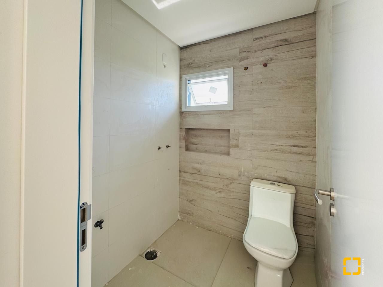 Casa com 170m², 4 quartos (sendo 1 suíte), 2 garagens, no bairro Campeche em Florianópolis