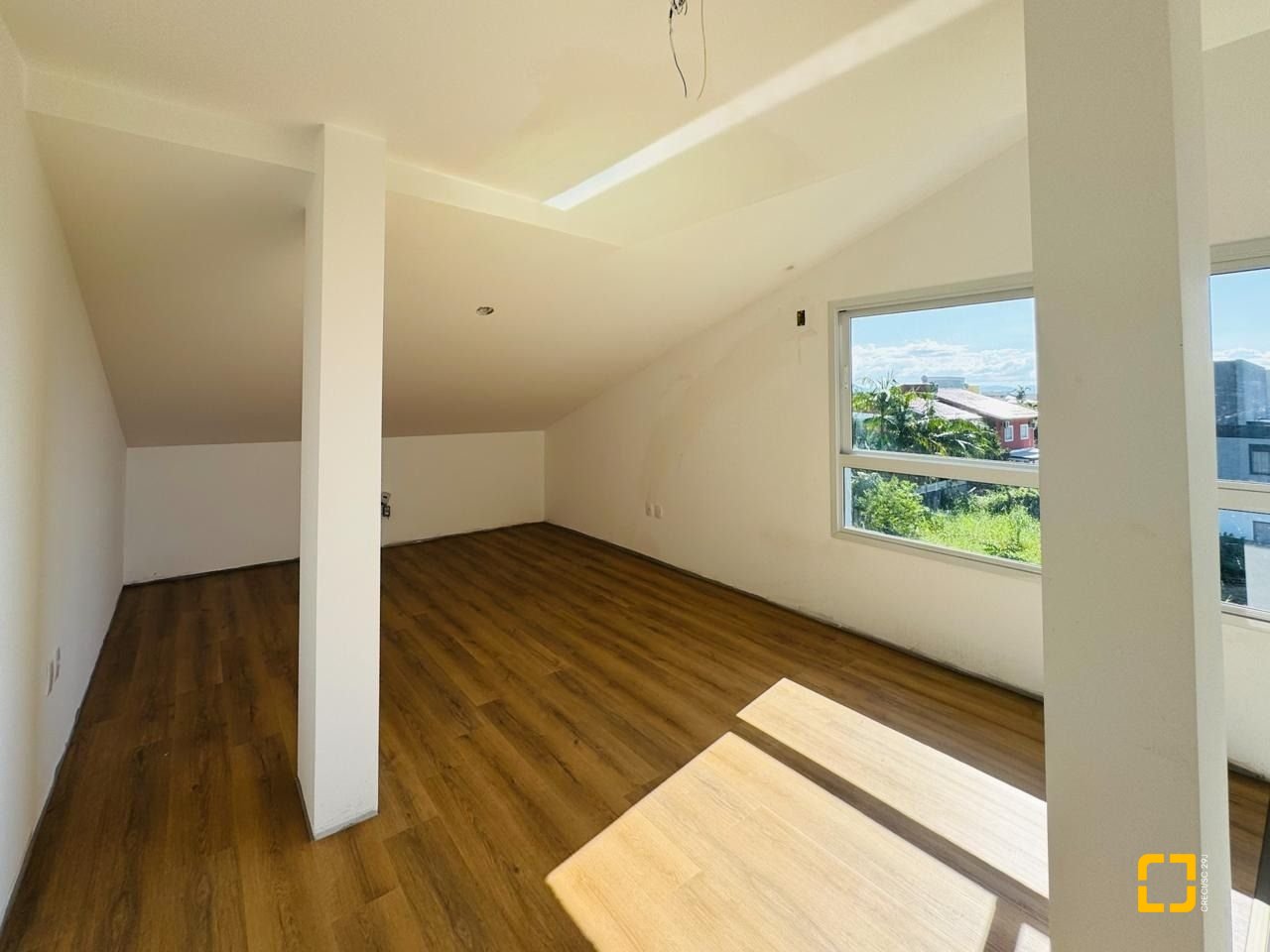 Casa com 170m², 4 quartos (sendo 1 suíte), 2 garagens, no bairro Campeche em Florianópolis