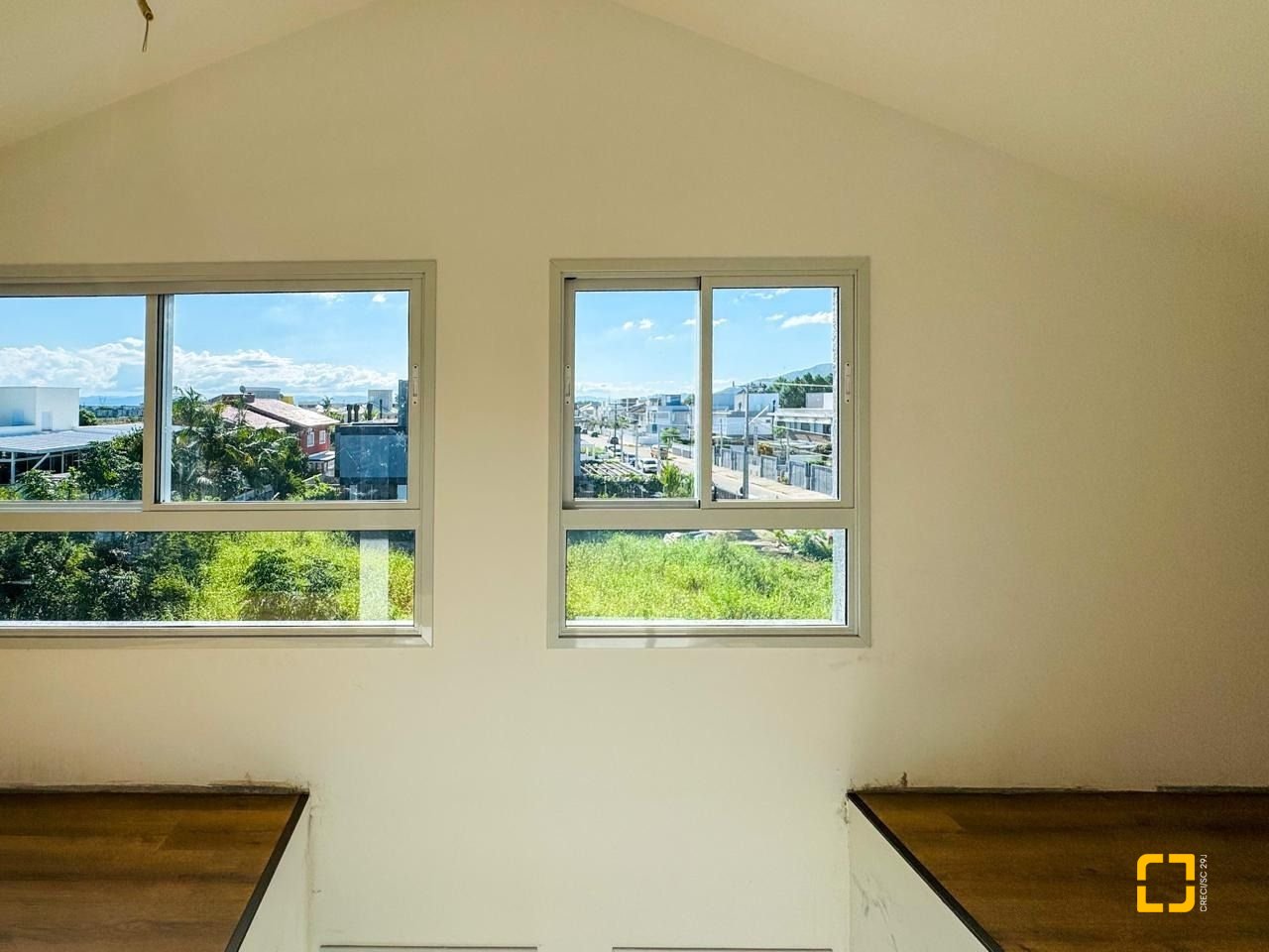 Casa com 170m², 4 quartos (sendo 1 suíte), 2 garagens, no bairro Campeche em Florianópolis