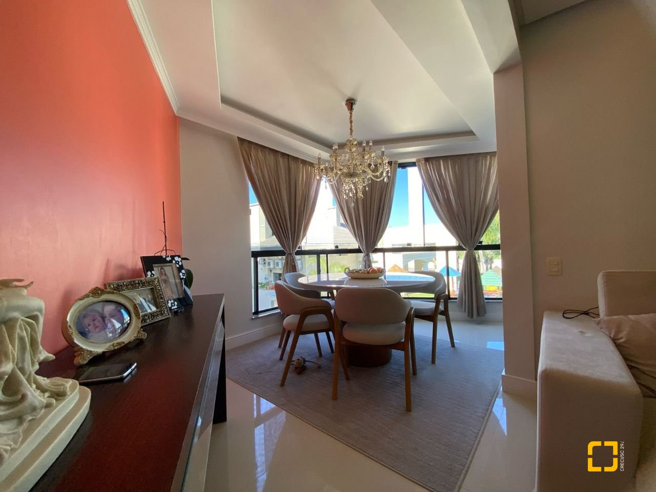 Apartamento com 128m², 6 quartos (sendo 3 suítes), 2 garagens, no bairro Jurerê Internacional em Florianópolis