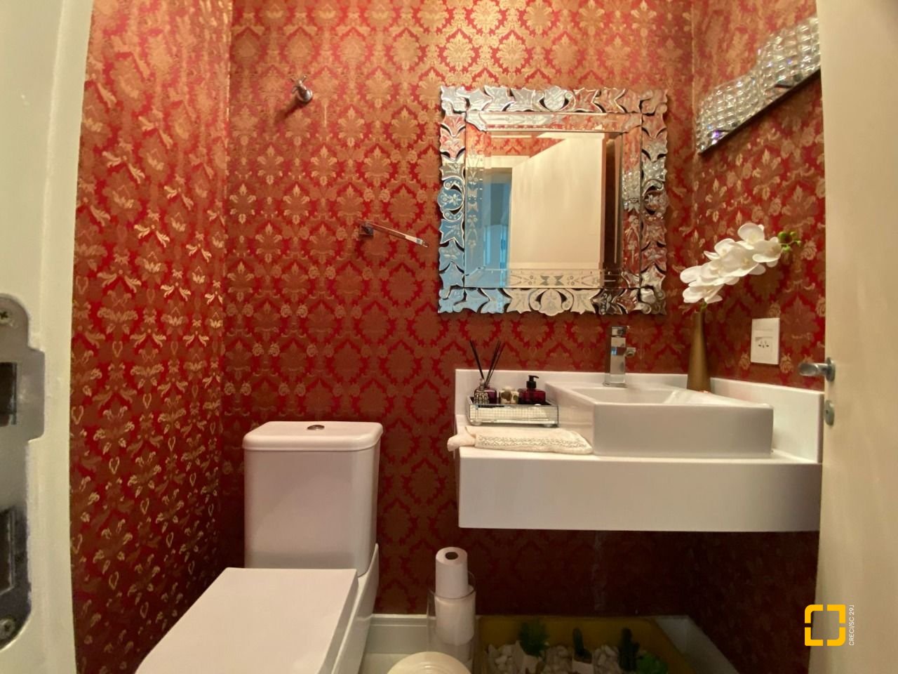 Apartamento com 128m², 6 quartos (sendo 3 suítes), 2 garagens, no bairro Jurerê Internacional em Florianópolis