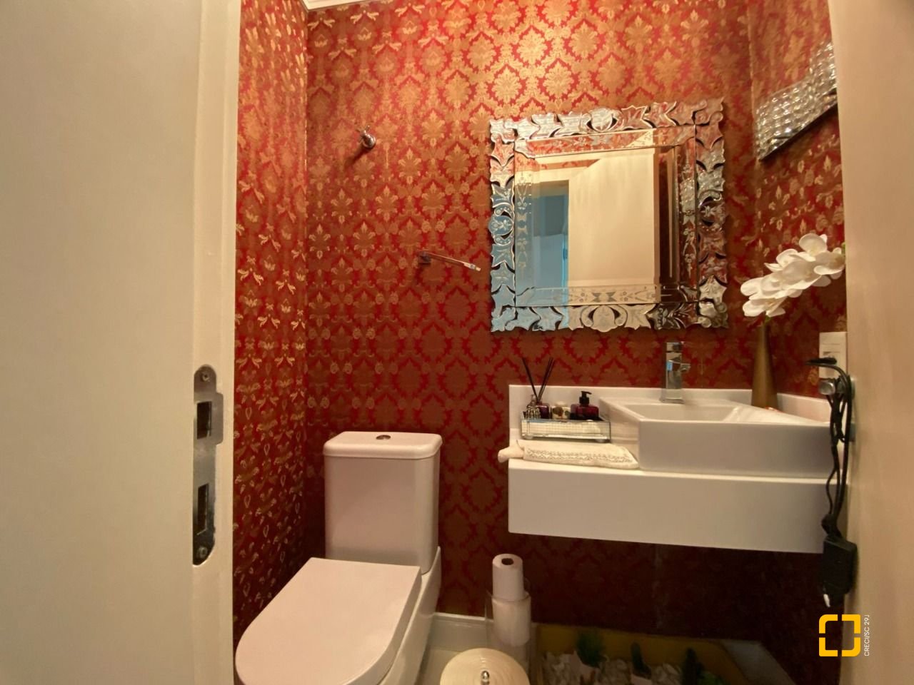 Apartamento com 128m², 6 quartos (sendo 3 suítes), 2 garagens, no bairro Jurerê Internacional em Florianópolis