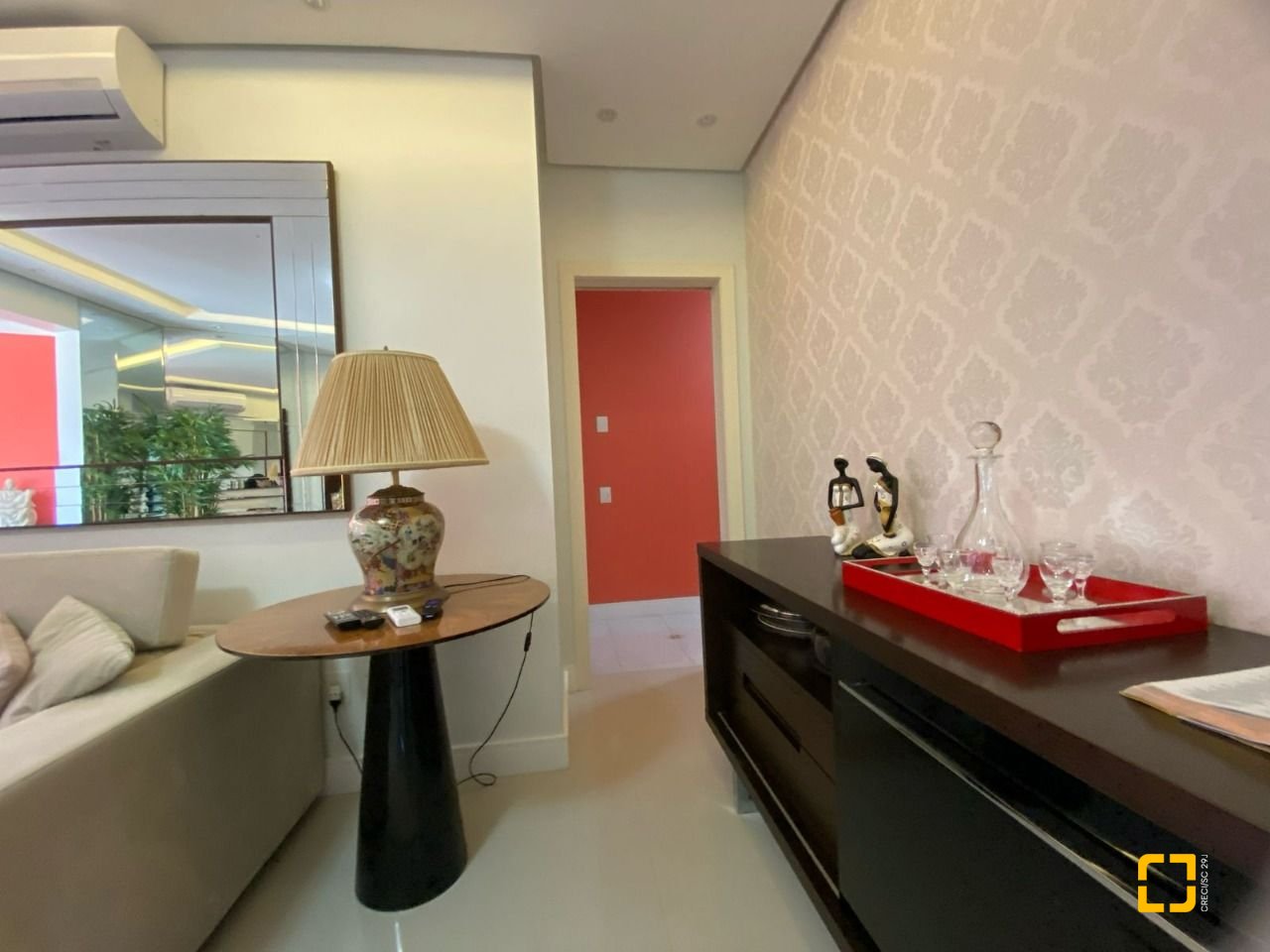 Apartamento com 128m², 6 quartos (sendo 3 suítes), 2 garagens, no bairro Jurerê Internacional em Florianópolis