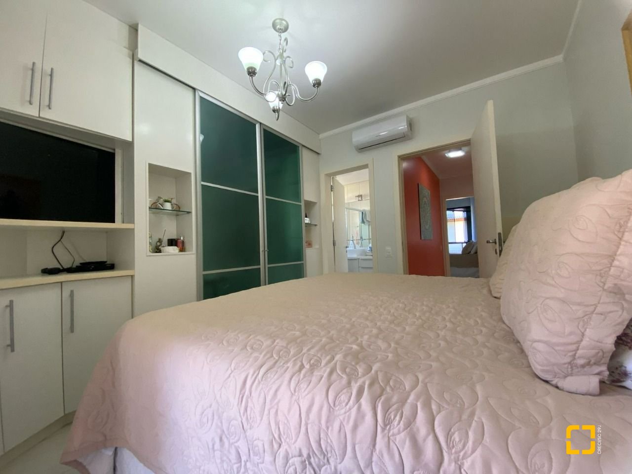 Apartamento com 128m², 6 quartos (sendo 3 suítes), 2 garagens, no bairro Jurerê Internacional em Florianópolis