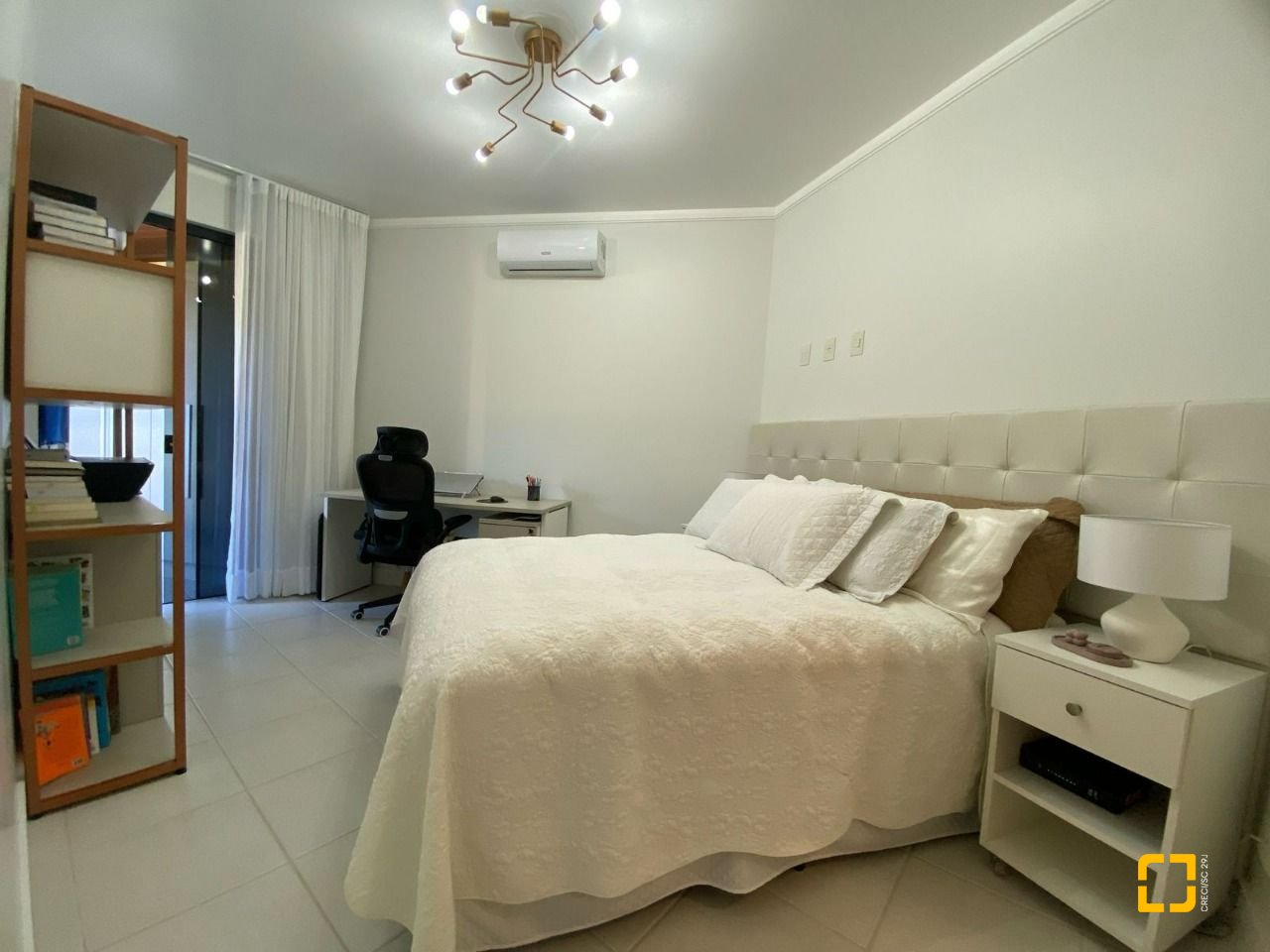 Apartamento com 128m², 6 quartos (sendo 3 suítes), 2 garagens, no bairro Jurerê Internacional em Florianópolis
