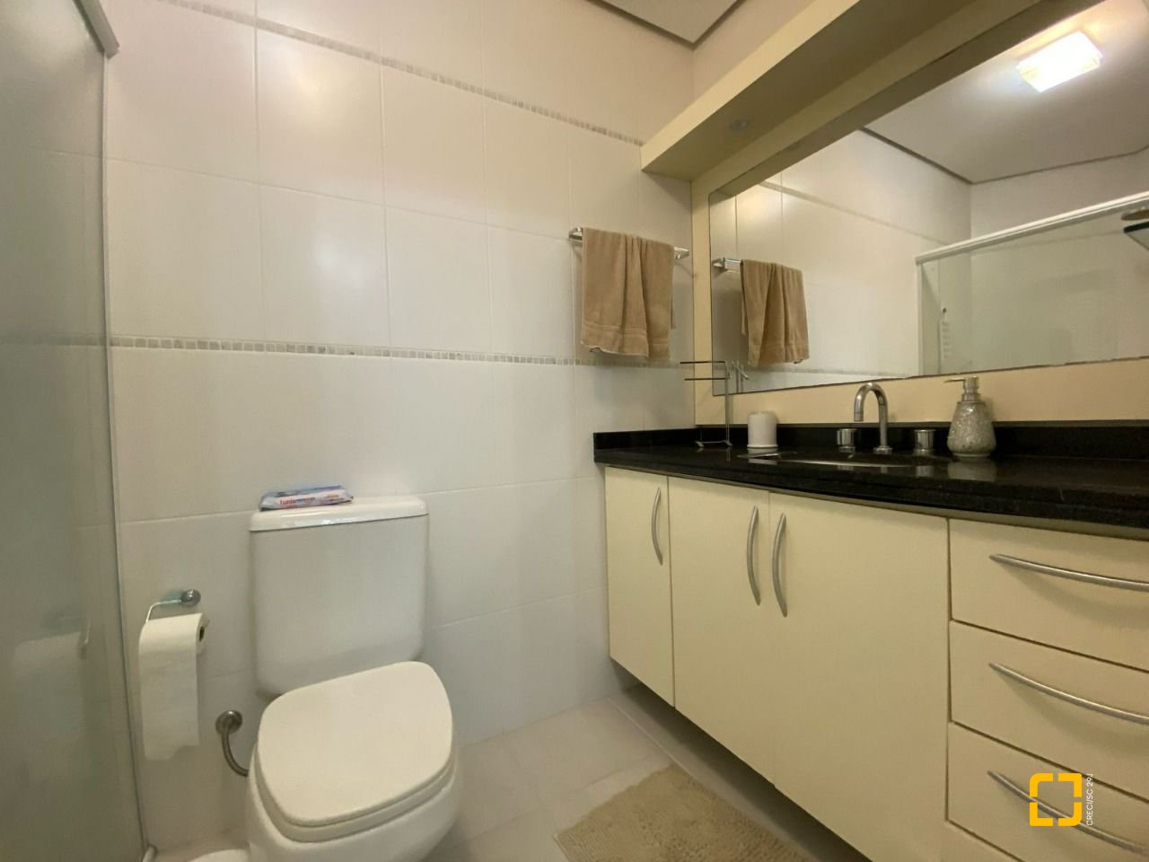 Apartamento com 128m², 6 quartos (sendo 3 suítes), 2 garagens, no bairro Jurerê Internacional em Florianópolis