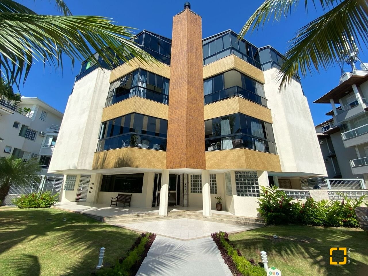 Apartamento com 128m², 6 quartos (sendo 3 suítes), 2 garagens, no bairro Jurerê Internacional em Florianópolis