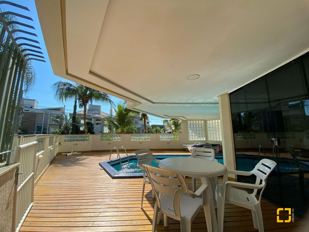 Apartamento com 128m², 6 quartos (sendo 3 suítes), 2 garagens, no bairro Jurerê Internacional em Florianópolis