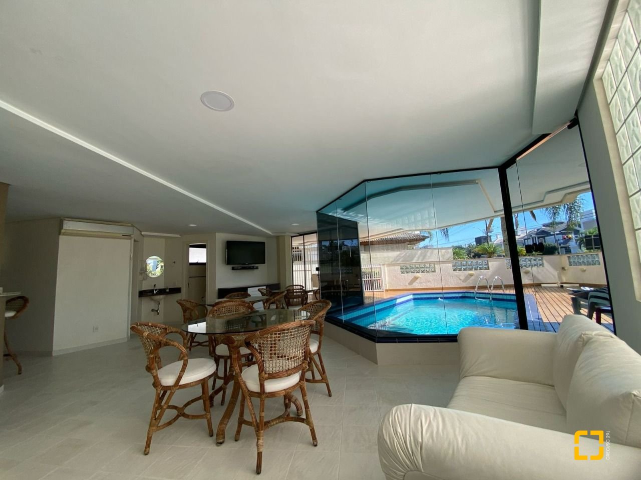 Apartamento com 128m², 6 quartos (sendo 3 suítes), 2 garagens, no bairro Jurerê Internacional em Florianópolis