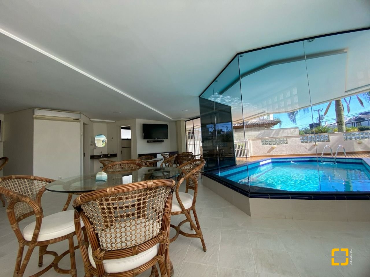 Apartamento com 128m², 6 quartos (sendo 3 suítes), 2 garagens, no bairro Jurerê Internacional em Florianópolis