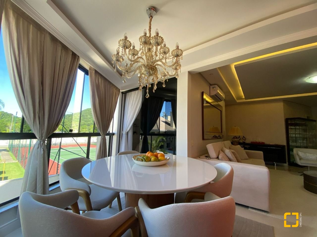 Apartamento com 128m², 6 quartos (sendo 3 suítes), 2 garagens, no bairro Jurerê Internacional em Florianópolis