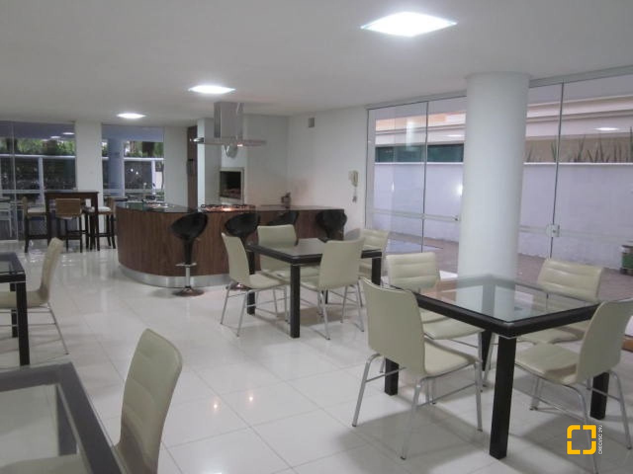 Apartamento com 115m², 6 quartos (sendo 3 suítes), 2 garagens, no bairro Jurerê Internacional em Florianópolis