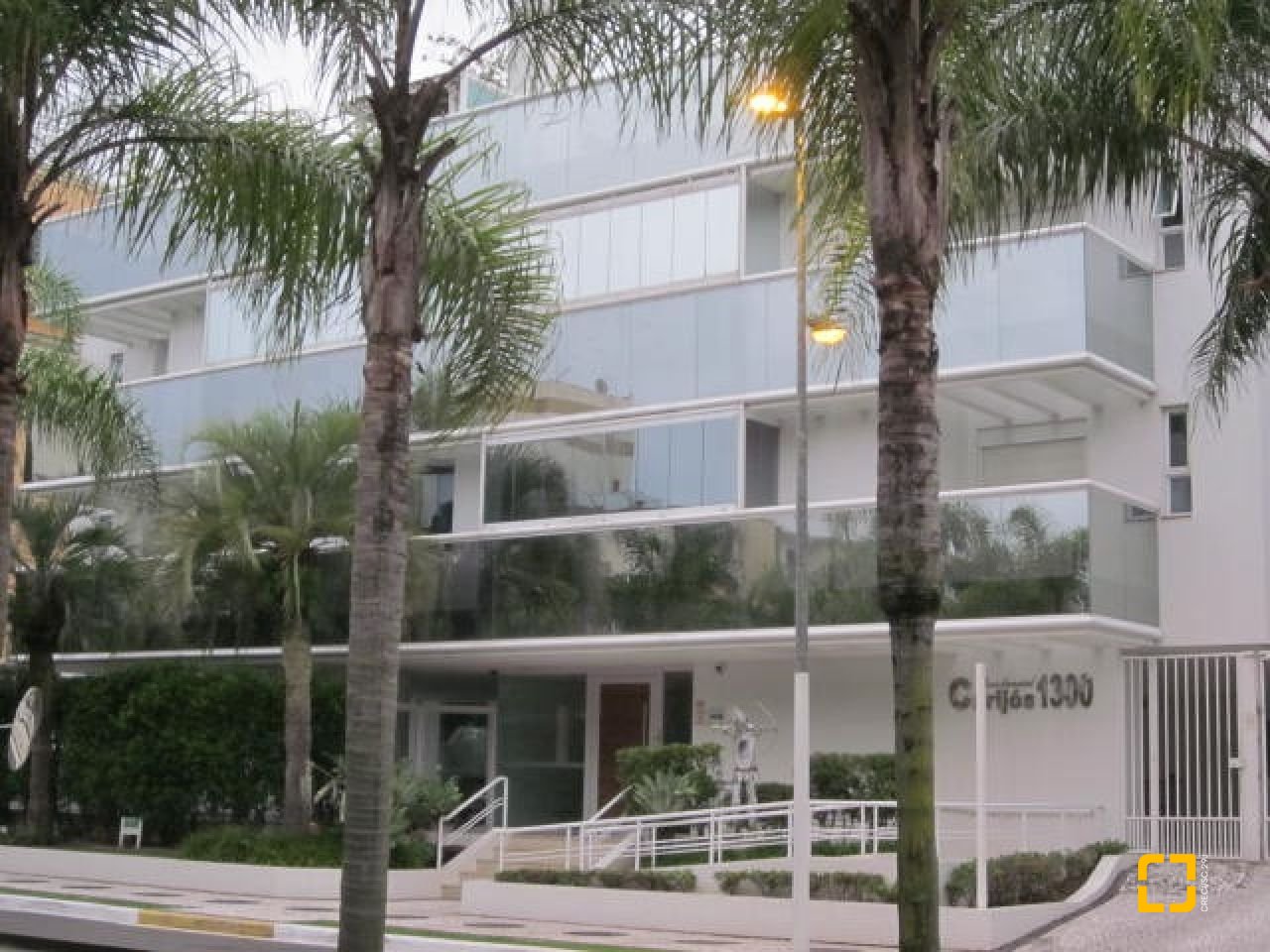 Apartamento com 115m², 6 quartos (sendo 3 suítes), 2 garagens, no bairro Jurerê Internacional em Florianópolis