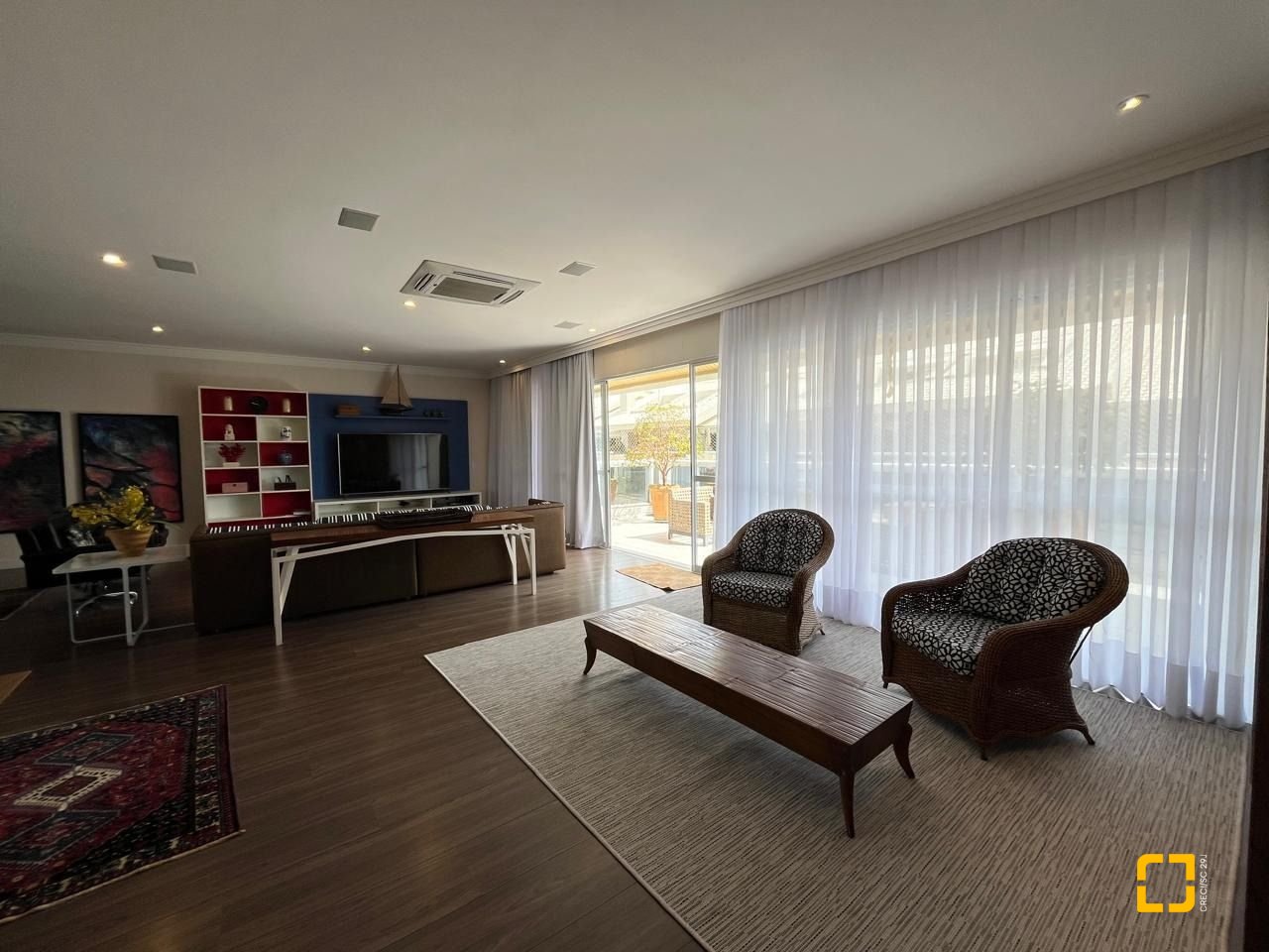 Cobertura com 209m², 8 quartos (sendo 4 suítes), 3 garagens, no bairro Cachoeira do Bom Jesus em Florianópolis