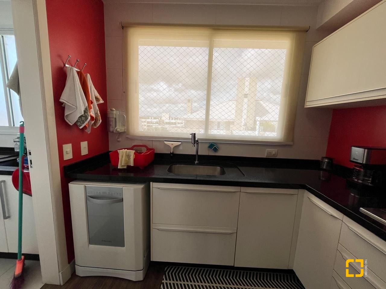 Cobertura com 209m², 8 quartos (sendo 4 suítes), 3 garagens, no bairro Cachoeira do Bom Jesus em Florianópolis
