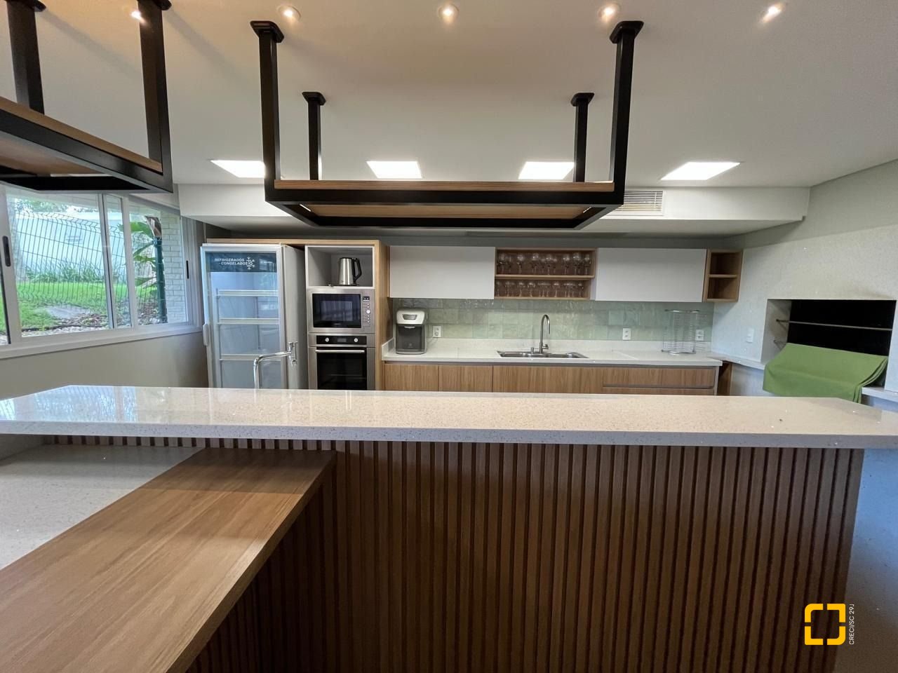 Cobertura com 209m², 8 quartos (sendo 4 suítes), 3 garagens, no bairro Cachoeira do Bom Jesus em Florianópolis
