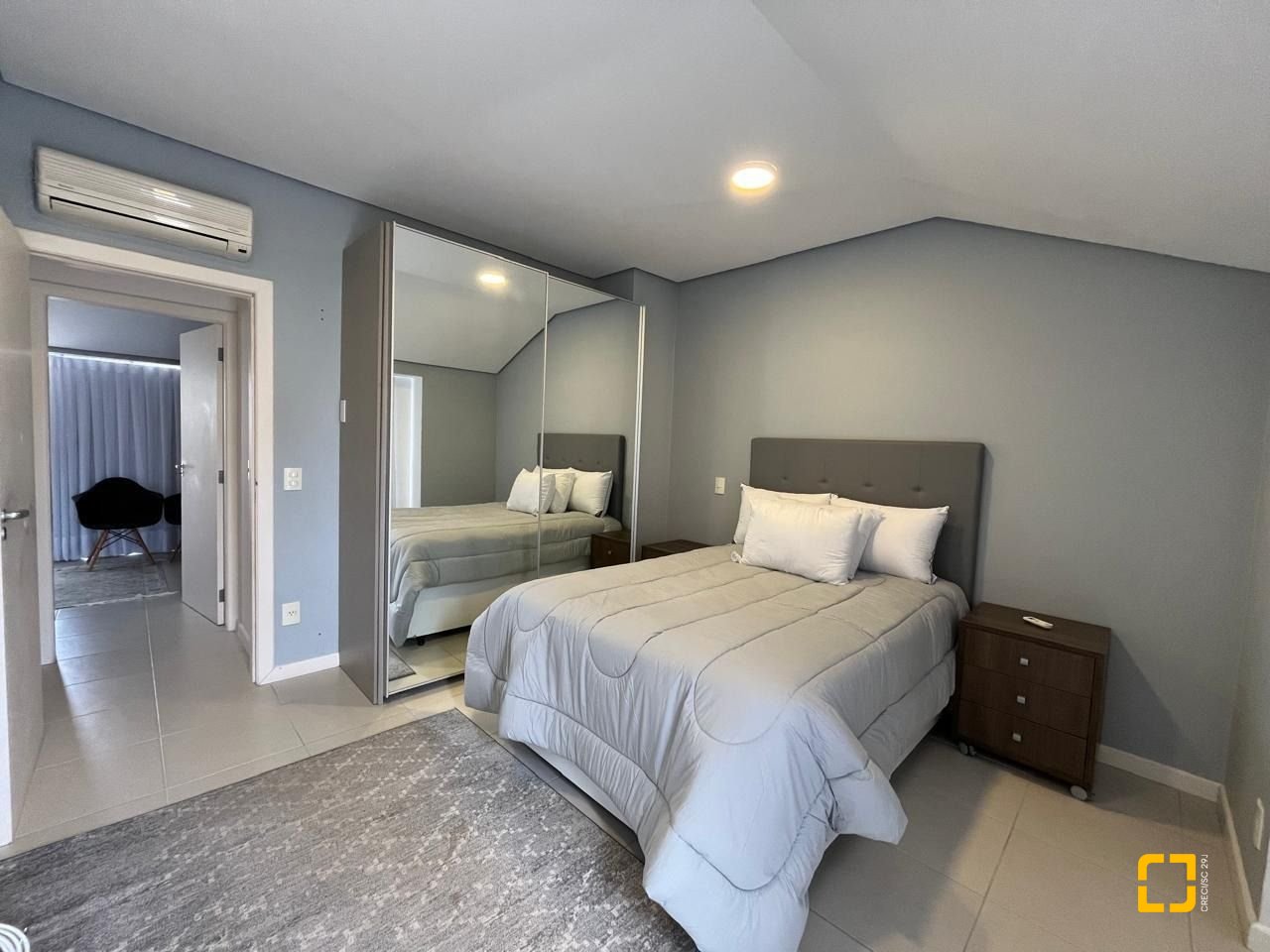Cobertura com 209m², 8 quartos (sendo 4 suítes), 3 garagens, no bairro Cachoeira do Bom Jesus em Florianópolis