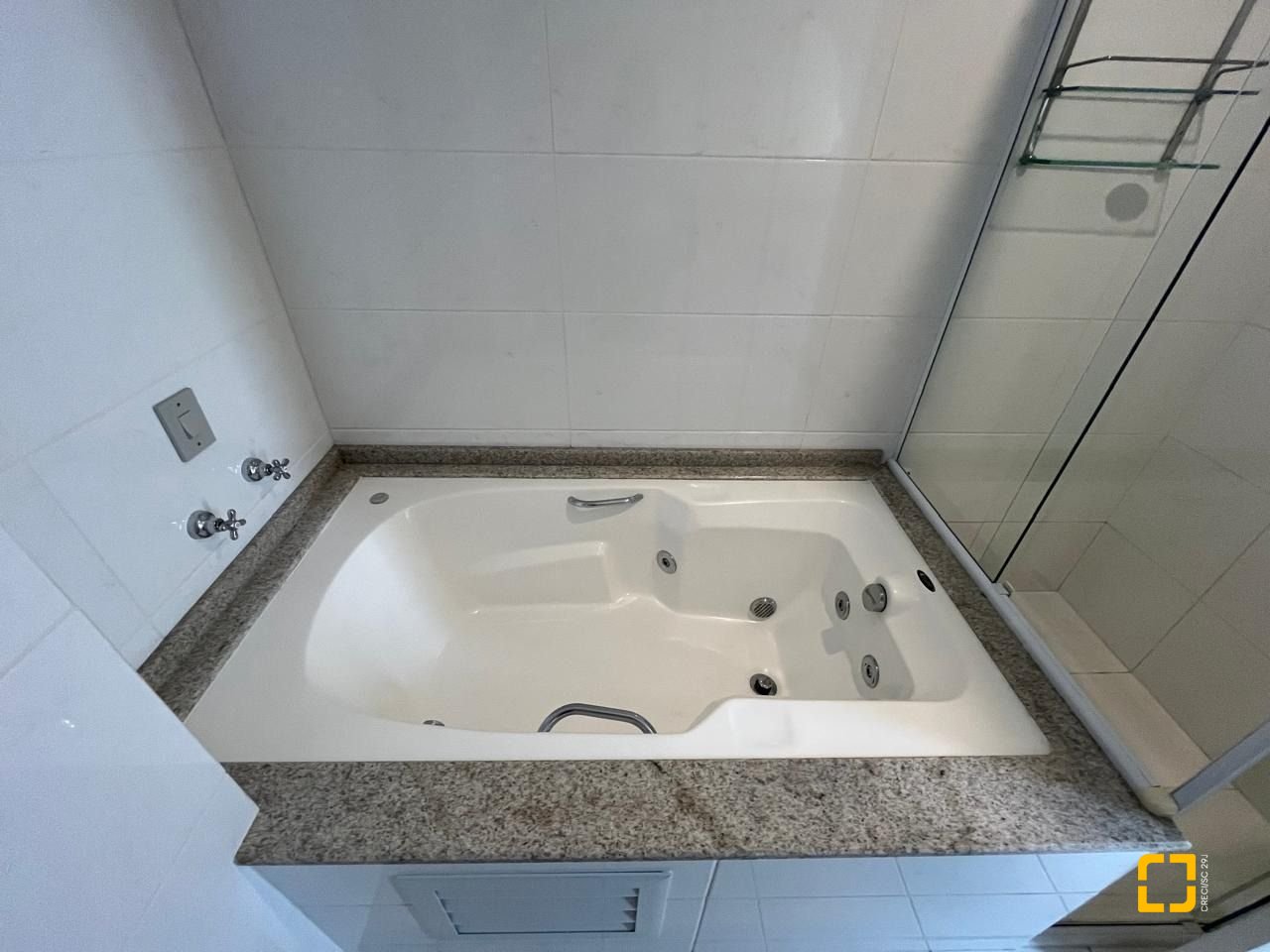 Cobertura com 209m², 8 quartos (sendo 4 suítes), 3 garagens, no bairro Cachoeira do Bom Jesus em Florianópolis