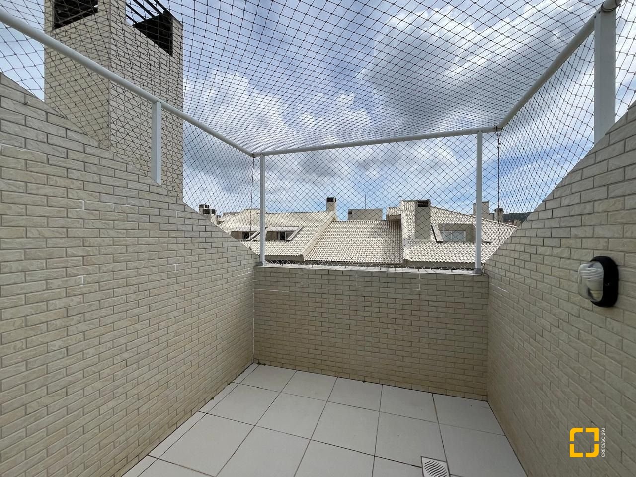 Cobertura com 209m², 8 quartos (sendo 4 suítes), 3 garagens, no bairro Cachoeira do Bom Jesus em Florianópolis