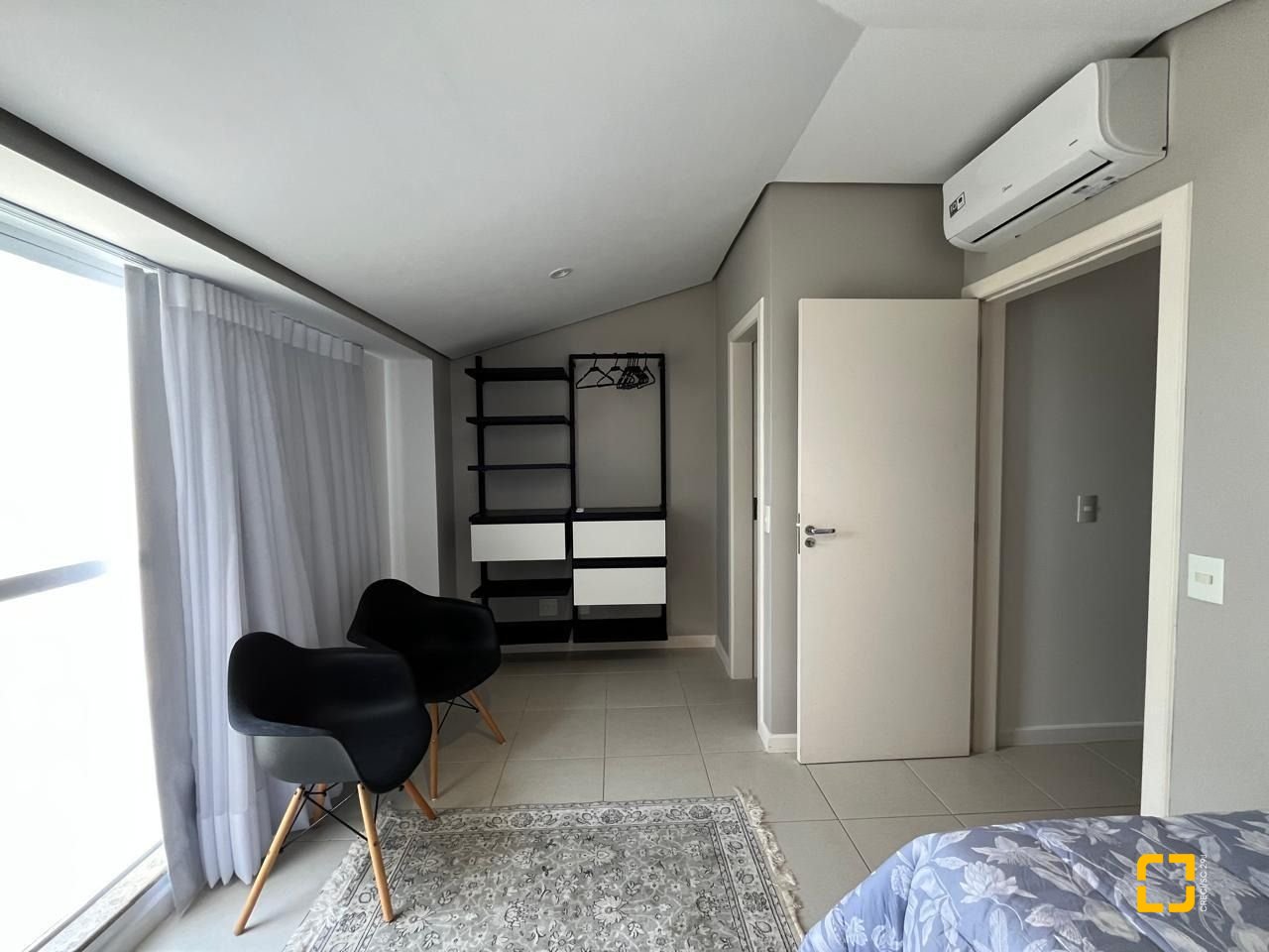 Cobertura com 209m², 8 quartos (sendo 4 suítes), 3 garagens, no bairro Cachoeira do Bom Jesus em Florianópolis