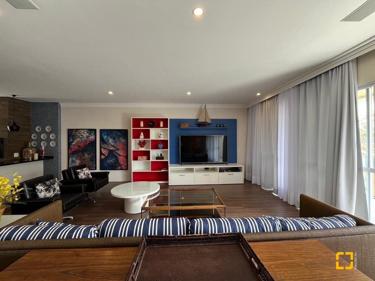 Cobertura com 209m², 8 quartos (sendo 4 suítes), 3 garagens, no bairro Cachoeira do Bom Jesus em Florianópolis