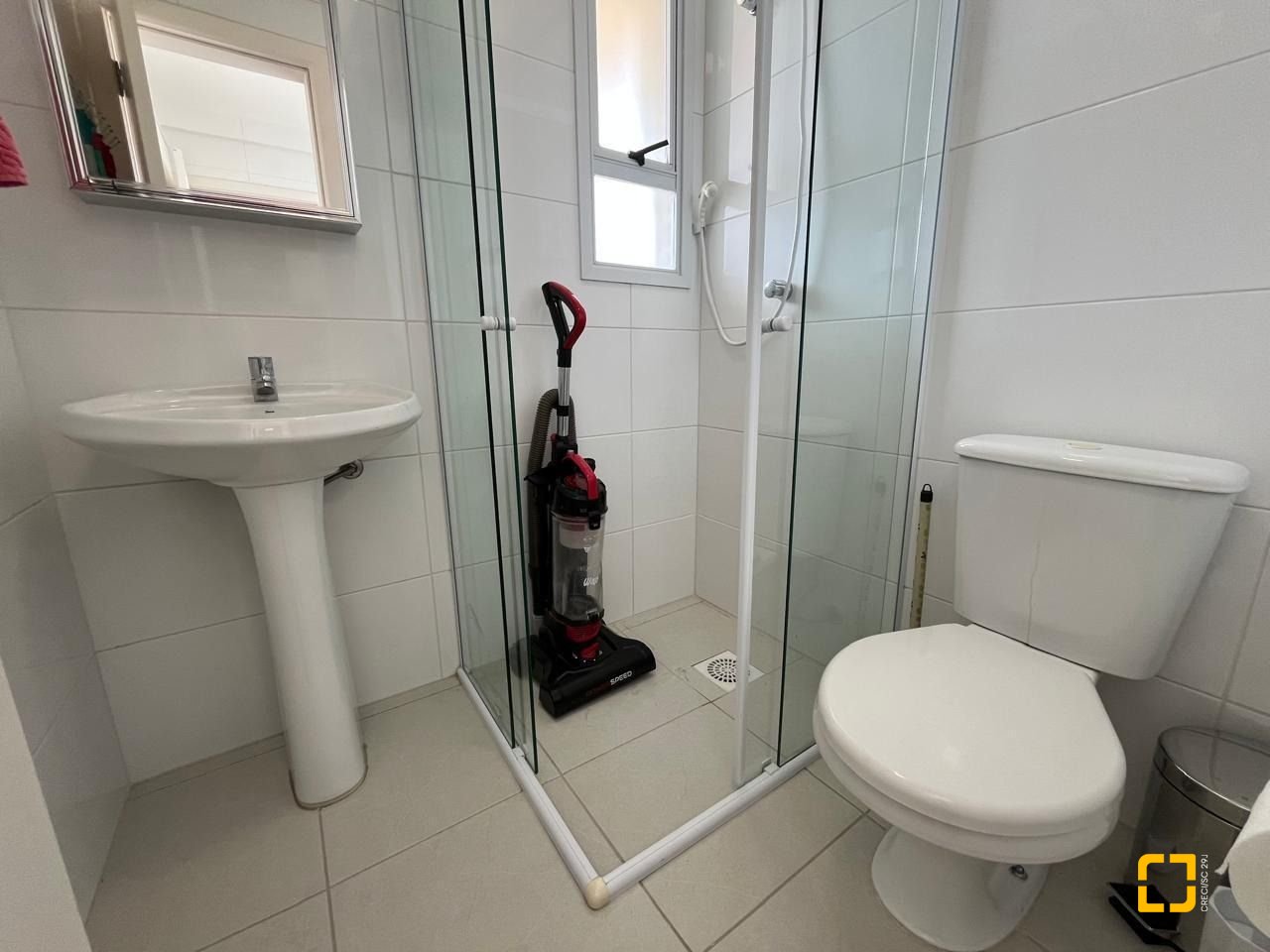 Cobertura com 209m², 8 quartos (sendo 4 suítes), 3 garagens, no bairro Cachoeira do Bom Jesus em Florianópolis
