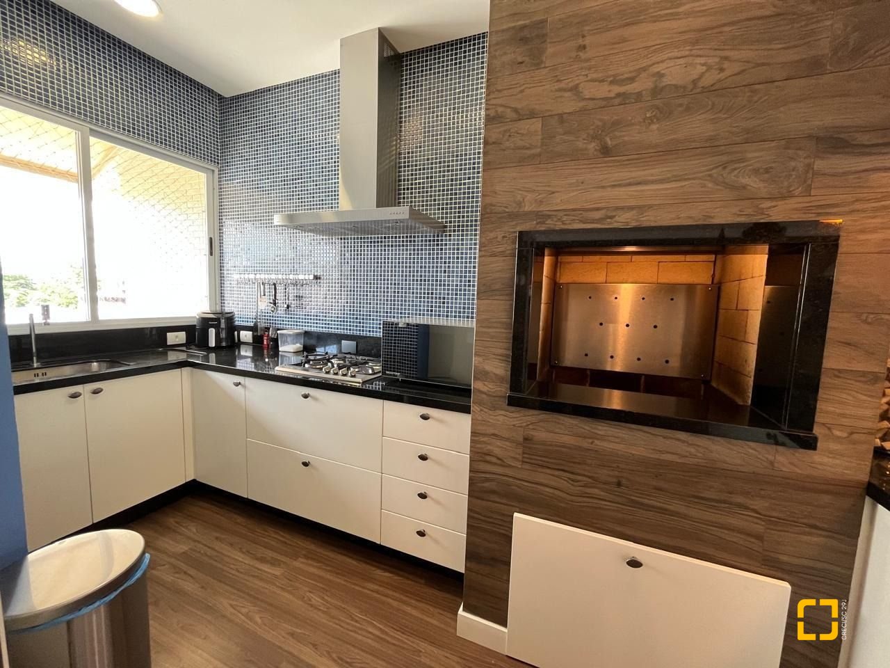 Cobertura com 209m², 8 quartos (sendo 4 suítes), 3 garagens, no bairro Cachoeira do Bom Jesus em Florianópolis