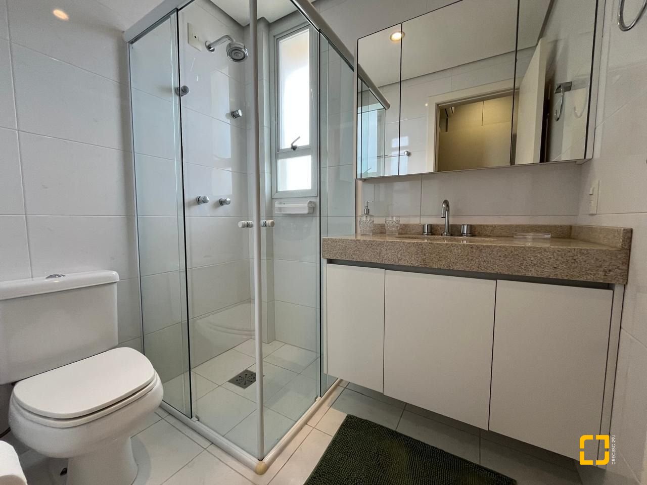 Cobertura com 209m², 8 quartos (sendo 4 suítes), 3 garagens, no bairro Cachoeira do Bom Jesus em Florianópolis