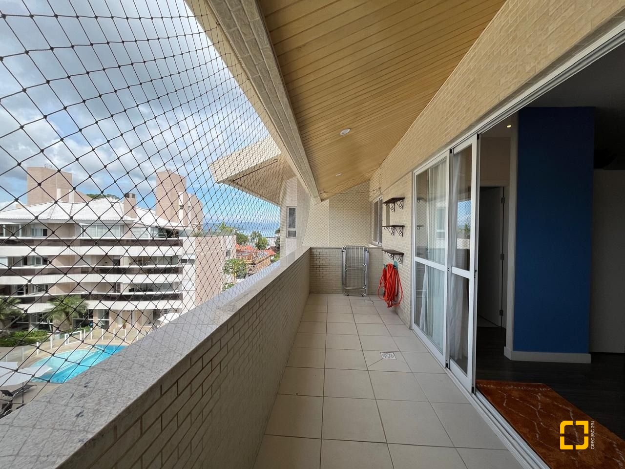 Cobertura com 209m², 8 quartos (sendo 4 suítes), 3 garagens, no bairro Cachoeira do Bom Jesus em Florianópolis