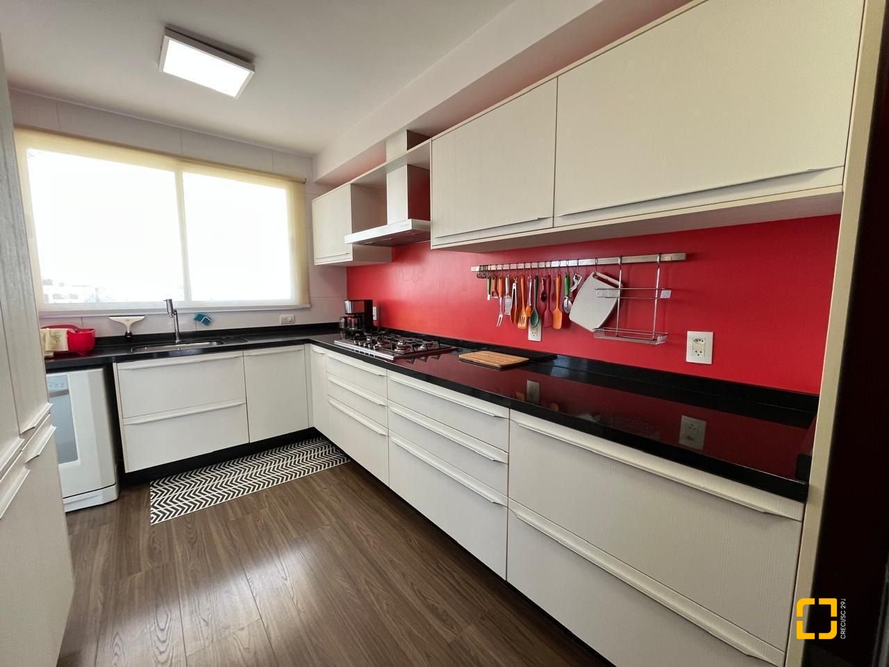 Cobertura com 209m², 8 quartos (sendo 4 suítes), 3 garagens, no bairro Cachoeira do Bom Jesus em Florianópolis