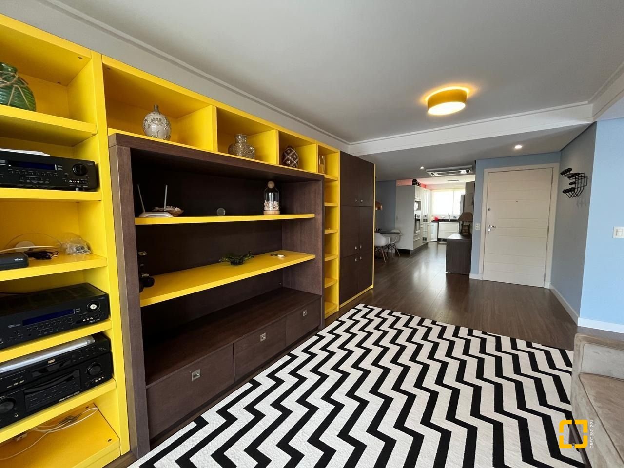 Cobertura com 209m², 4 quartos (sendo 4 suítes), 3 garagens, no bairro Cachoeira do Bom Jesus em Florianópolis