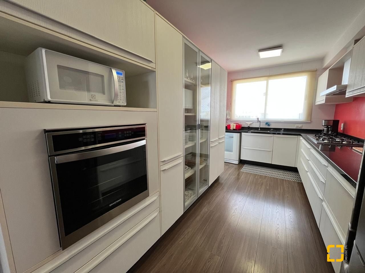 Cobertura com 209m², 4 quartos (sendo 4 suítes), 3 garagens, no bairro Cachoeira do Bom Jesus em Florianópolis
