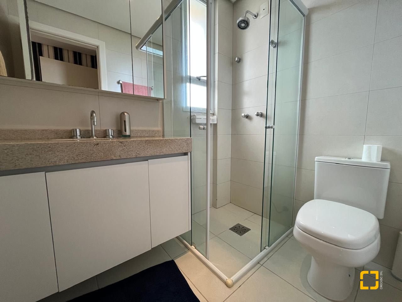 Cobertura com 209m², 4 quartos (sendo 4 suítes), 3 garagens, no bairro Cachoeira do Bom Jesus em Florianópolis