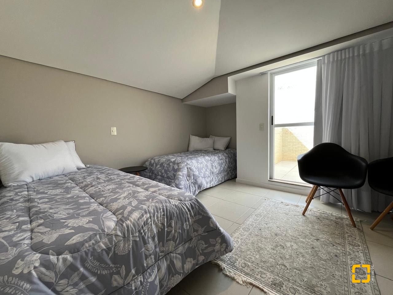Cobertura com 209m², 4 quartos (sendo 4 suítes), 3 garagens, no bairro Cachoeira do Bom Jesus em Florianópolis