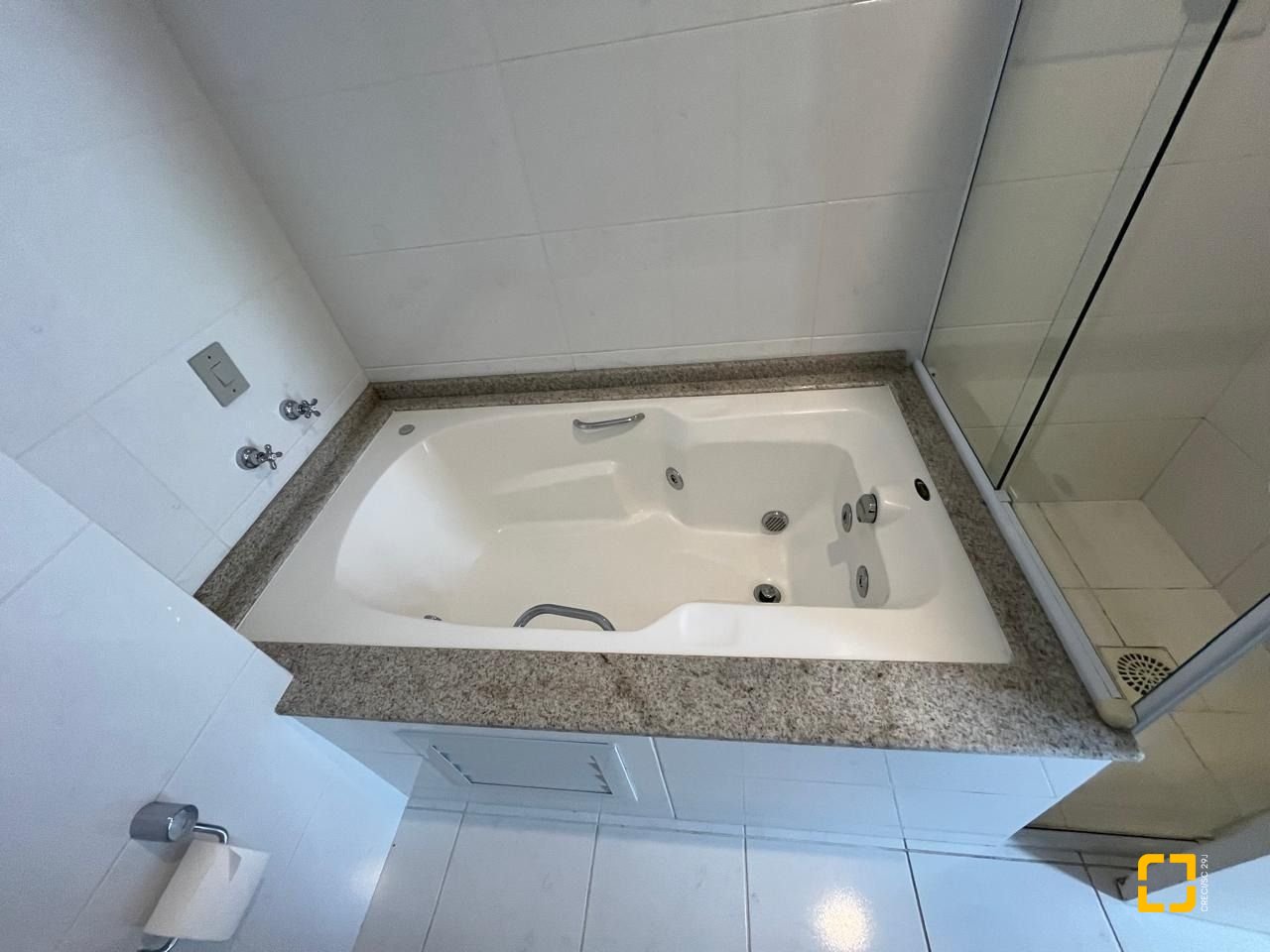 Cobertura com 209m², 4 quartos (sendo 4 suítes), 3 garagens, no bairro Cachoeira do Bom Jesus em Florianópolis