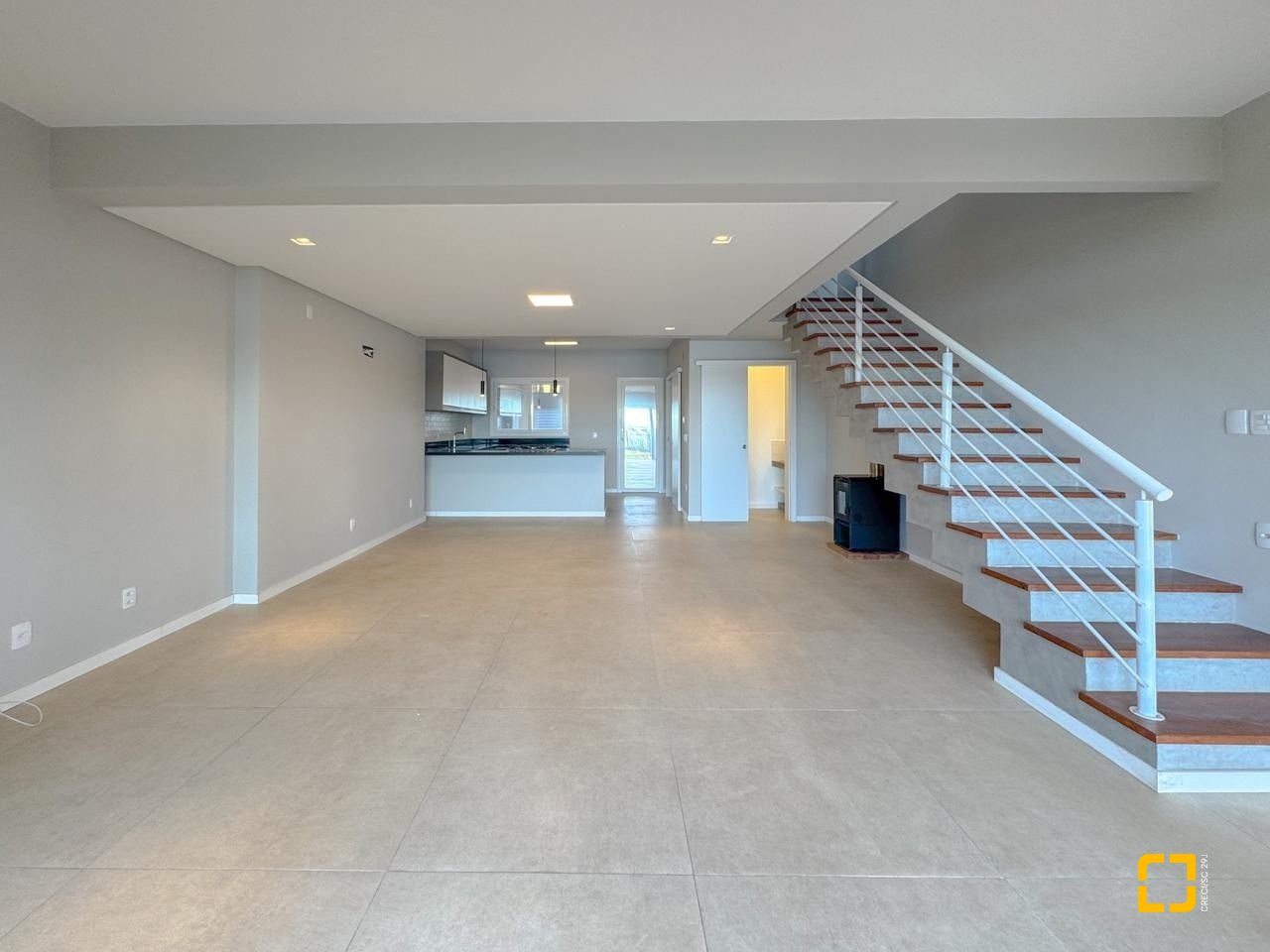 Casa com 157m², 4 quartos (sendo 1 suíte), 2 garagens, no bairro Rio Tavares Central em Florianópolis