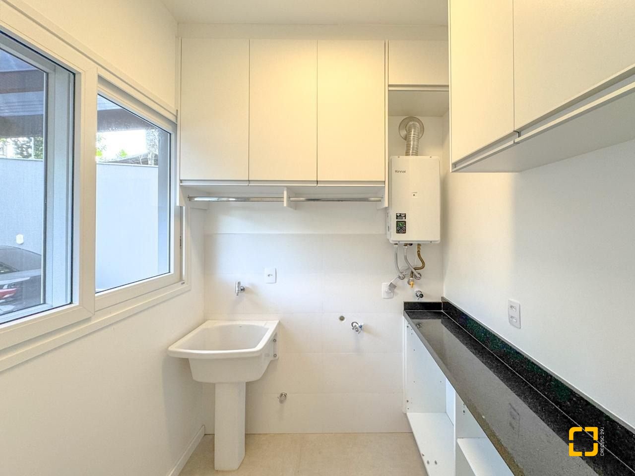 Casa com 157m², 4 quartos (sendo 1 suíte), 2 garagens, no bairro Rio Tavares Central em Florianópolis