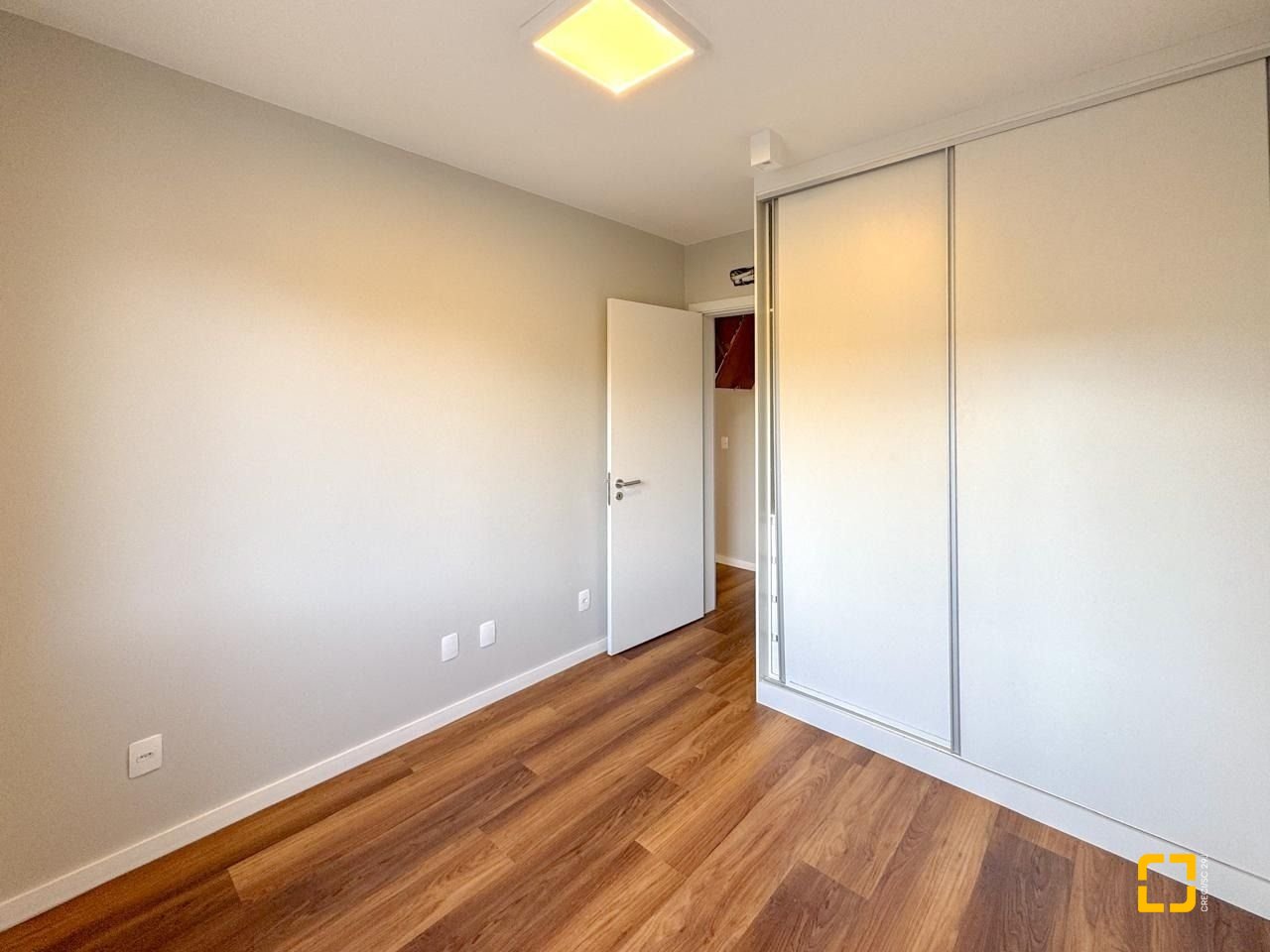 Casa com 157m², 4 quartos (sendo 1 suíte), 2 garagens, no bairro Rio Tavares Central em Florianópolis