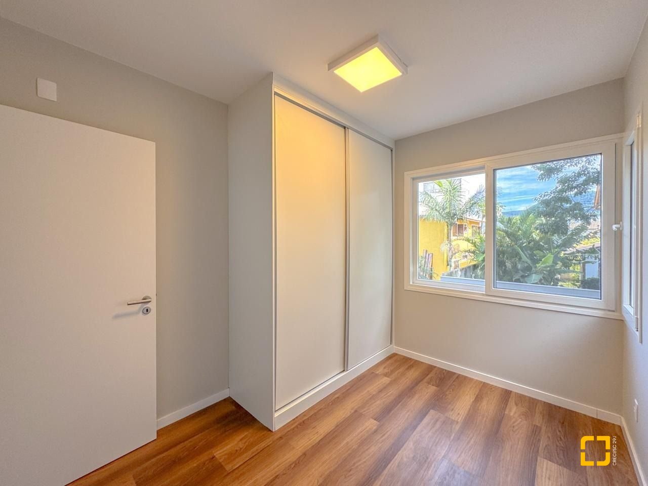Casa com 157m², 4 quartos (sendo 1 suíte), 2 garagens, no bairro Rio Tavares Central em Florianópolis