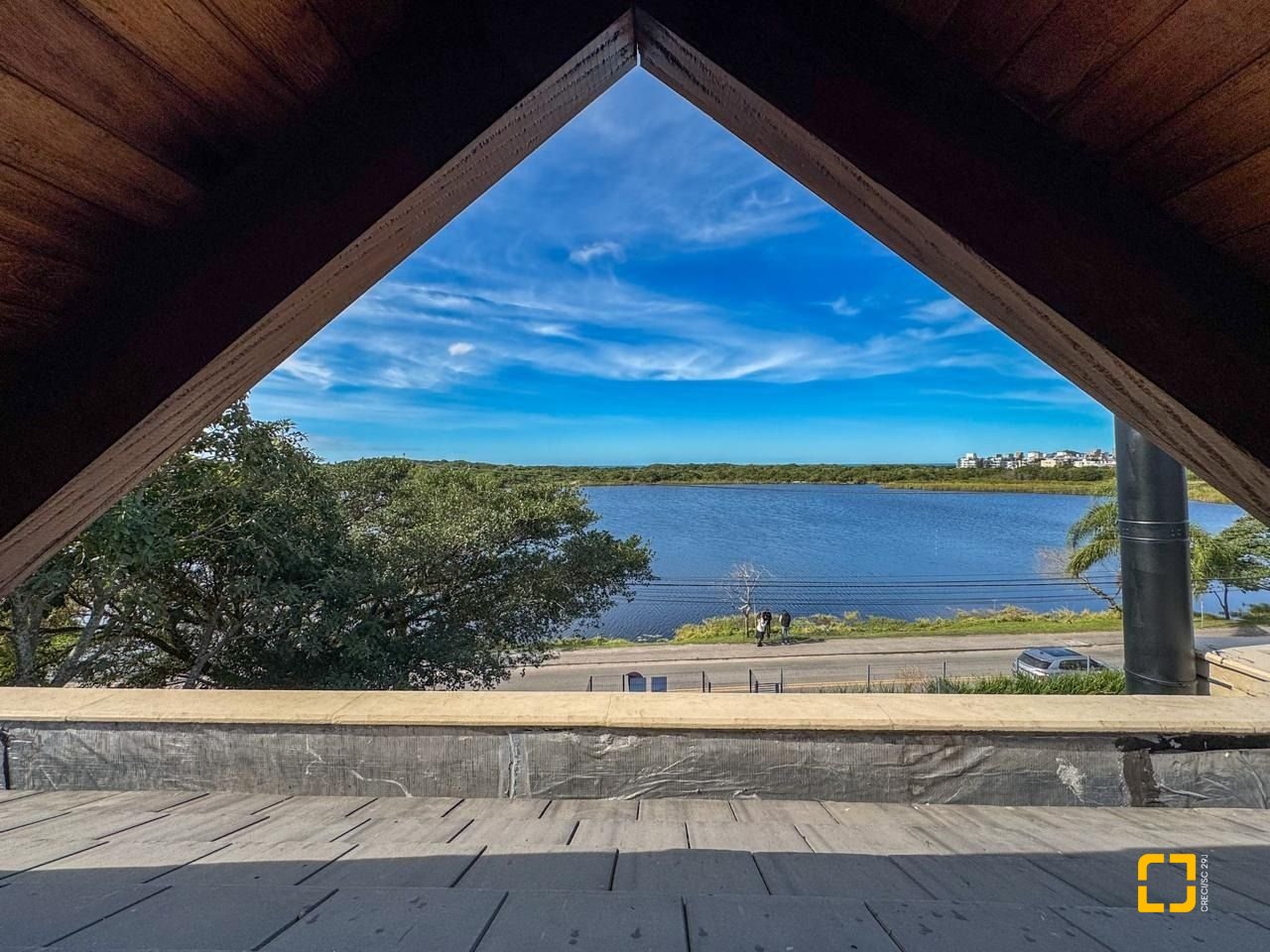 Casa com 157m², 4 quartos (sendo 1 suíte), 2 garagens, no bairro Rio Tavares Central em Florianópolis