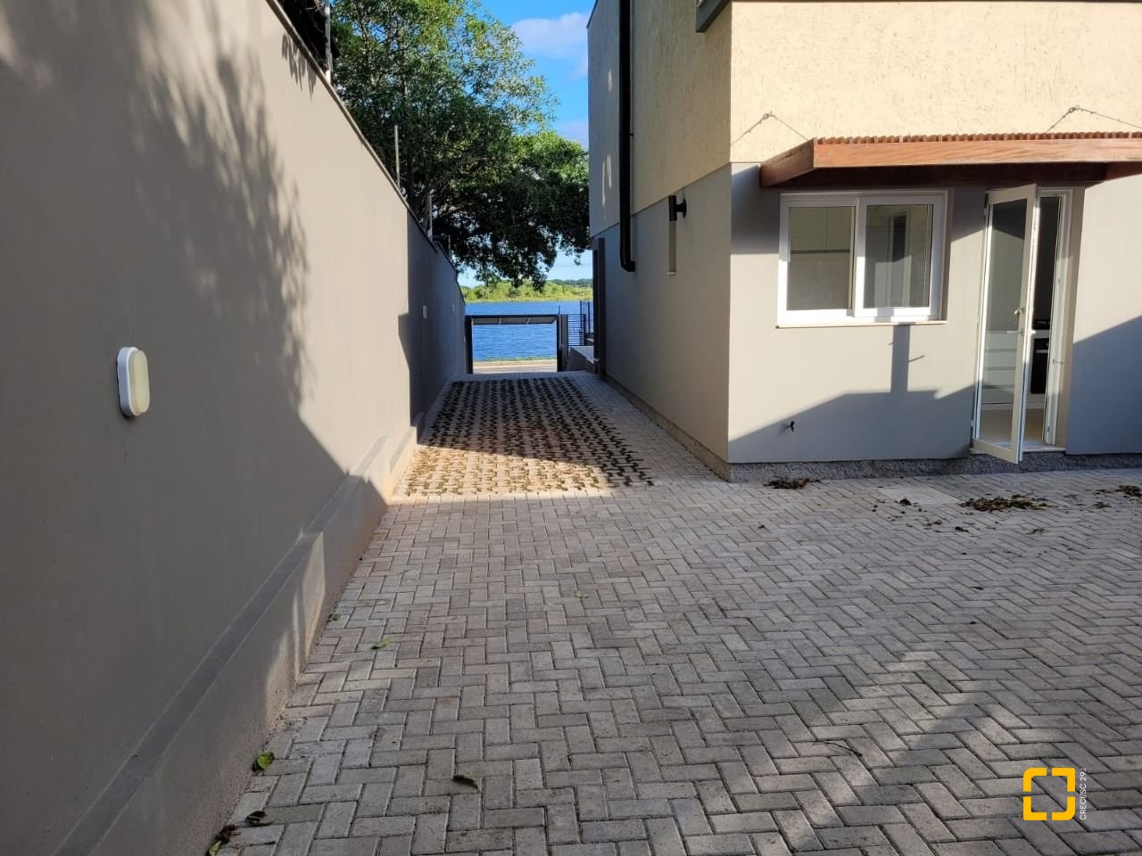 Casa com 157m², 4 quartos (sendo 1 suíte), 2 garagens, no bairro Rio Tavares Central em Florianópolis