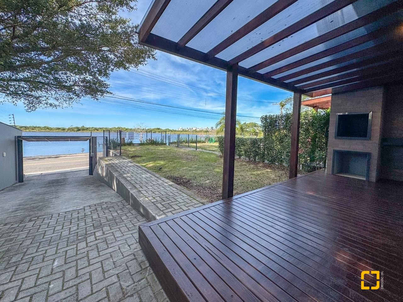 Casa com 157m², 4 quartos (sendo 1 suíte), 2 garagens, no bairro Rio Tavares Central em Florianópolis