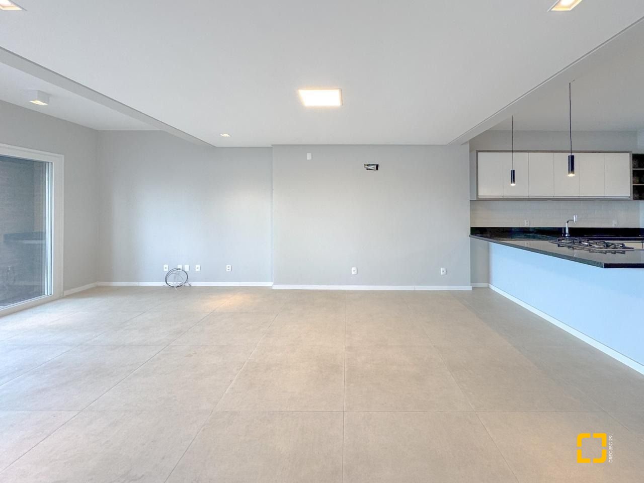 Casa com 157m², 3 quartos (sendo 1 suíte), 2 garagens, no bairro Rio Tavares Central em Florianópolis