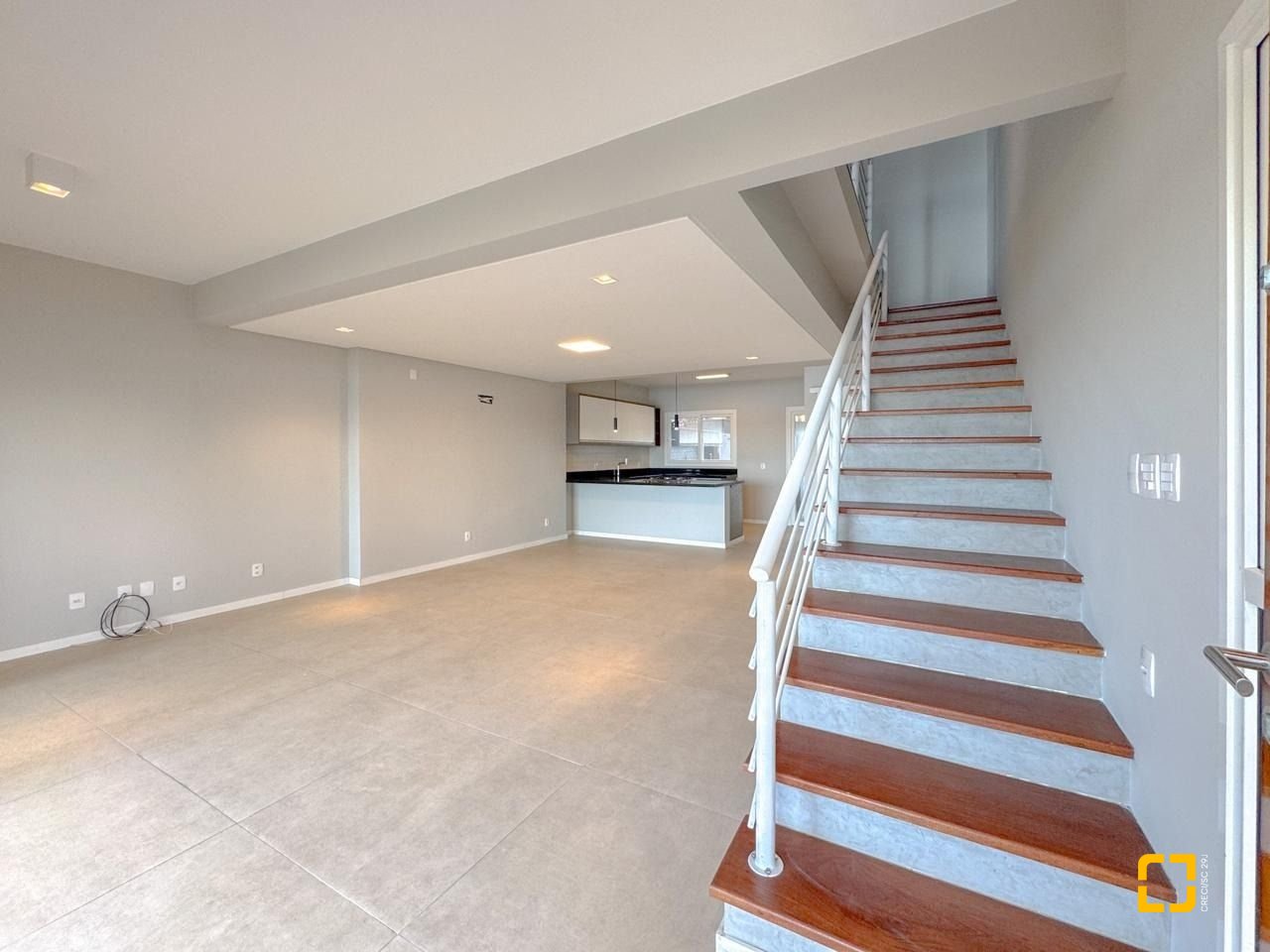 Casa com 157m², 3 quartos (sendo 1 suíte), 2 garagens, no bairro Rio Tavares Central em Florianópolis