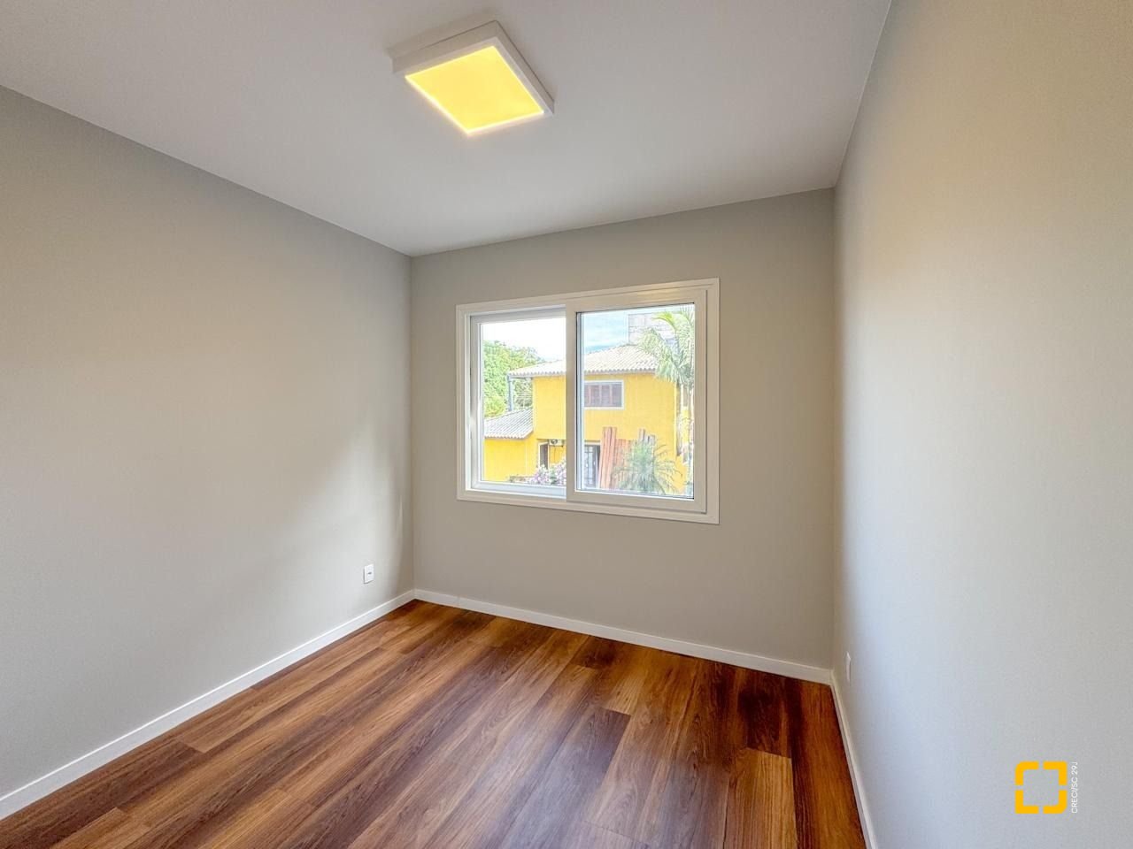 Casa com 157m², 3 quartos (sendo 1 suíte), 2 garagens, no bairro Rio Tavares Central em Florianópolis